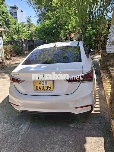 Hyundai Accent Trắng 5 chỗ