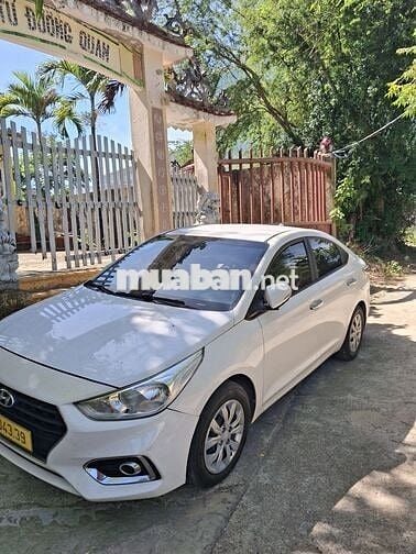 Hyundai Accent Trắng 5 chỗ