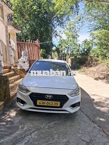 Hyundai Accent Trắng 5 chỗ