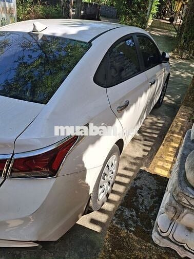 Hyundai Accent Trắng 5 chỗ