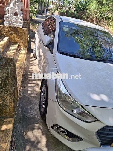 Hyundai Accent Trắng 5 chỗ