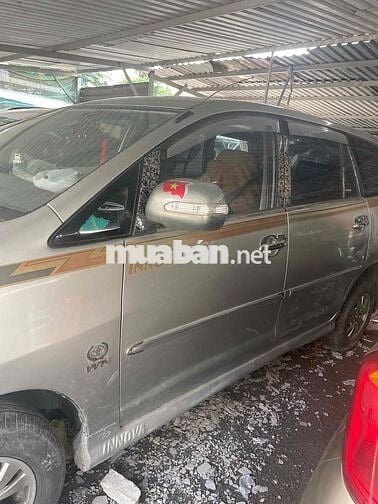 Toyota Innova 7 chỗ màu Bạc