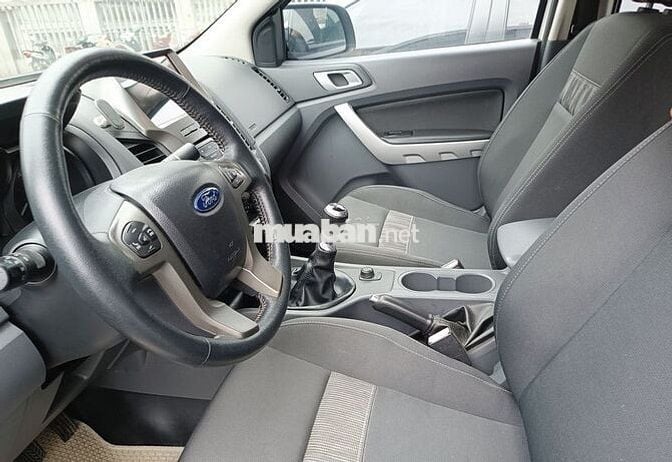 Ford Ranger XLT 2015 Trắng Dầu 7L/100km