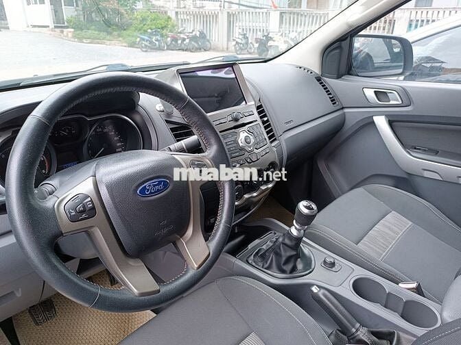 Ford Ranger XLT 2015 Trắng Dầu 7L/100km