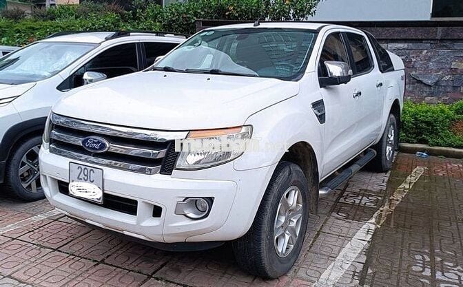Ford Ranger XLT 2015 Trắng Dầu 7L/100km