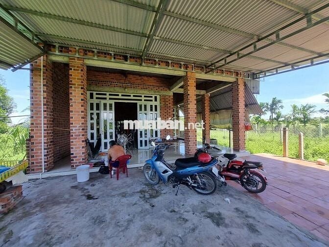 Nhà 3 phòng ngủ, gần 2  trường học, gần KCN. 1,4 tỷ TL