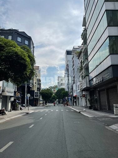 Bán khách sạn siêu vị trí gần chợ Bến Thành