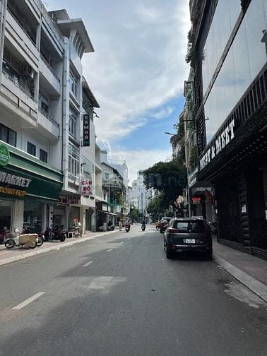 Bán khách sạn siêu vị trí gần chợ Bến Thành