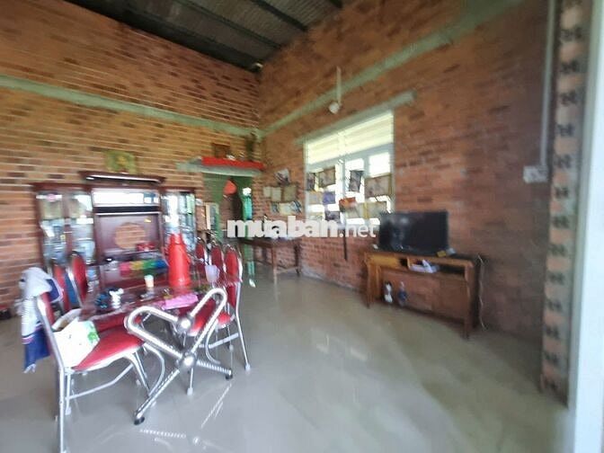Nhà 3 phòng ngủ, gần 2  trường học, gần KCN. 1,4 tỷ TL