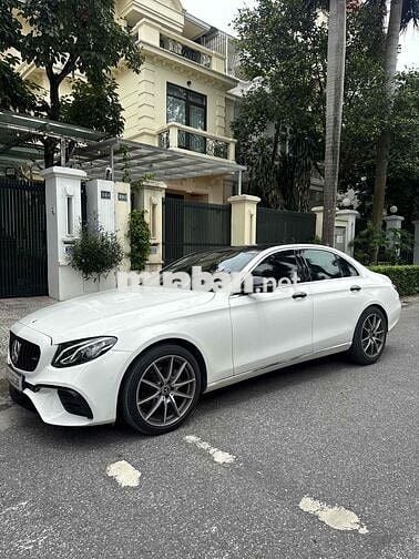 Mercedes-Benz E200 Trắng 5 chỗ