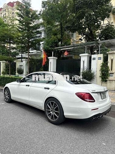 Mercedes-Benz E200 Trắng 5 chỗ