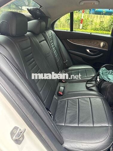 Mercedes-Benz E200 Trắng 5 chỗ