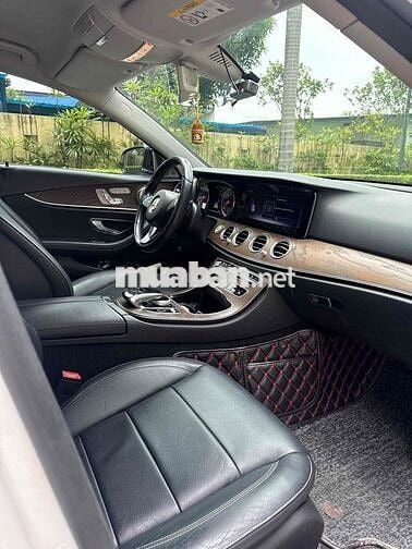 Mercedes-Benz E200 Trắng 5 chỗ