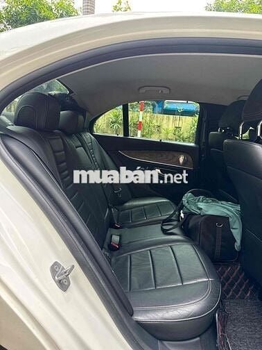 Mercedes-Benz E200 Trắng 5 chỗ