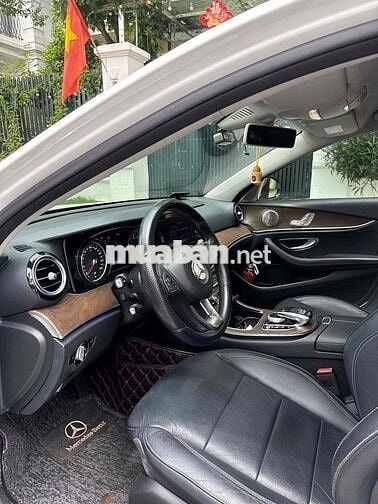 Mercedes-Benz E200 Trắng 5 chỗ