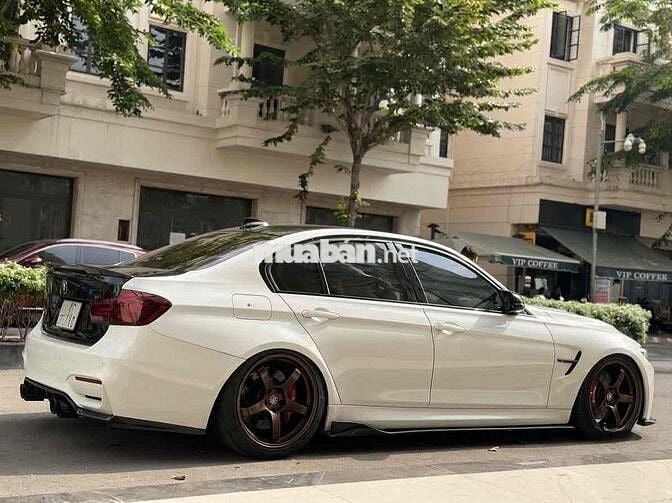 BMW 3 Series Trắng đồ chơi nhiều