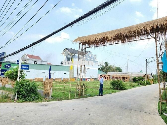 Đất nền lô gốc Nguyễn Thị Rành