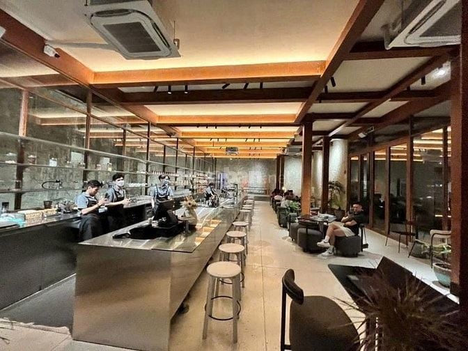 Cho thuê nhà 244 Pasteur, Q.3, DT 11x40m, trệt lầu, kính hiện đại.