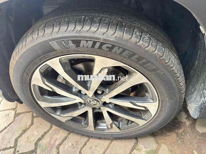 Toyota Corolla Cross 2024 -12.000 km HÃNG