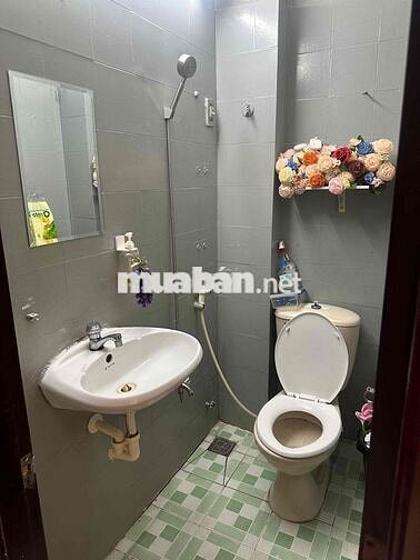 Cần cho thuê nguyên lầu 2, mặt tiền 200 Nguyễn Cư Trinh q1, ngang 3m d