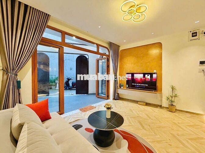 Nhỉnh 6₫ - 72m² - 3PN - bể bơi - phòng gym - phòng xông hơi .
