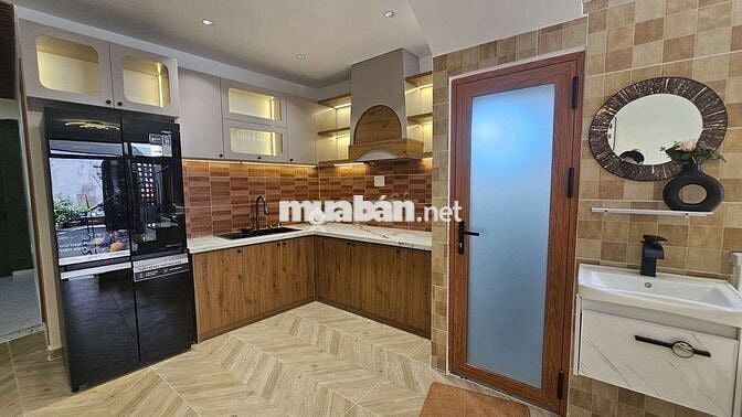 Nhỉnh 6₫ - 72m² - 3PN - bể bơi - phòng gym - phòng xông hơi .