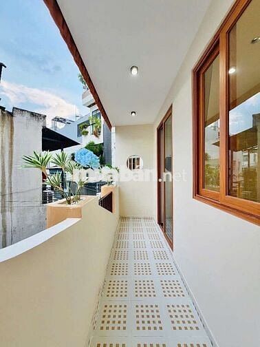 Nhỉnh 6₫ - 72m² - 3PN - bể bơi - phòng gym - phòng xông hơi .