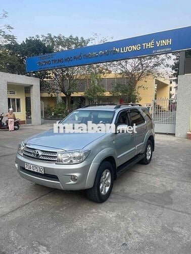 Toyota Fortuner 2009 Số sàn Bạc