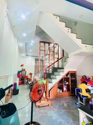 Bán nhà 151m2 có 3 lầu đường xe tải tới nhà pháp lý chuẩn 