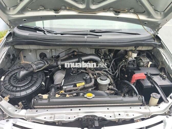 Toyota Innova 8chỗ số sàn màu Bạc