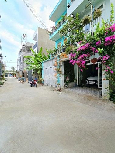 Tôi chính chủ bán nhà phố 3 tầng hẻm xe hơi cách đường lò lu 50m