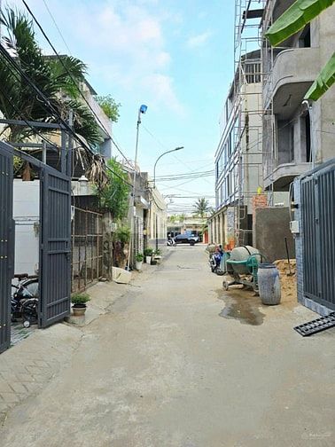 Tôi chính chủ bán nhà phố 3 tầng hẻm xe hơi cách đường lò lu 50m