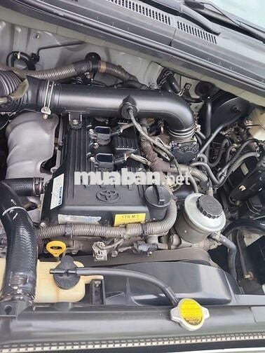 Toyota Innova 8chỗ số sàn màu Bạc