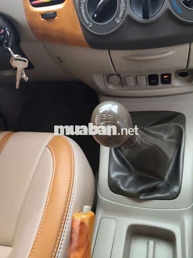 Toyota Innova 8chỗ số sàn màu Bạc