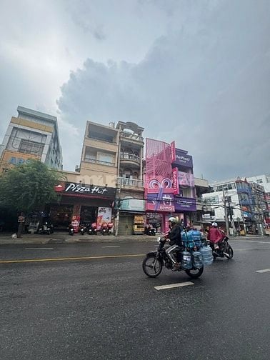 Giảm 5 tỷ bán gấp nhà Nguyễn Gia Trí (D2) đoạn đẹp cho thuê 70tr/tháng