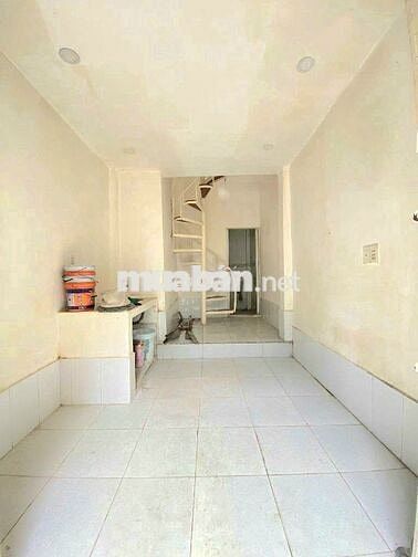 NGUYÊN CĂN Q4 2 phòng ngủ 3 toilet 2 lầu ở tối đa 4 người 4 xe