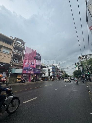 Giảm 5 tỷ bán gấp nhà Nguyễn Gia Trí (D2) đoạn đẹp cho thuê 70tr/tháng