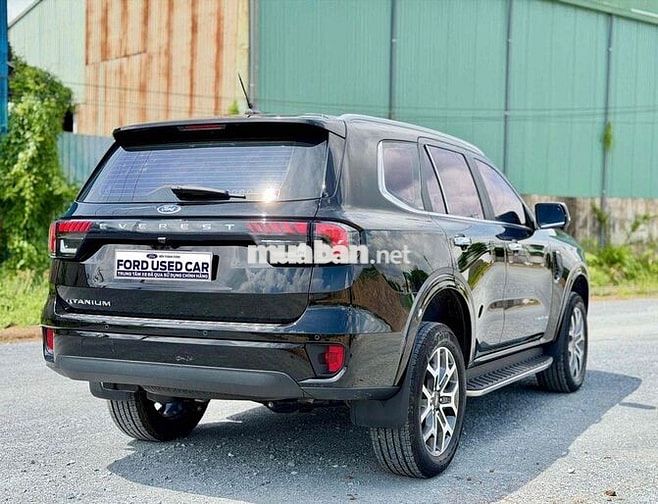 Ford Everest 2025 2.0l Titanium Xe Gia Đình