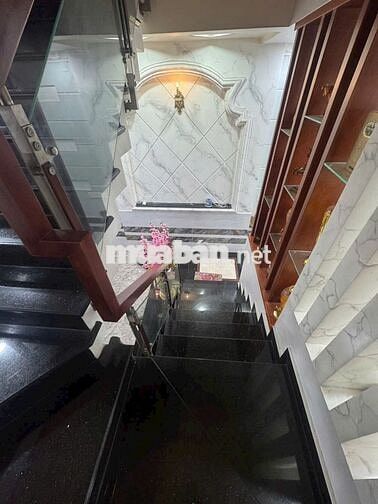 CẦN TIỀN BÁN NHÀ GẤP ĐỊNH CƯ NƯỚC NGOÀI GIÁ 18,5 TỶ HẠ GIÁ CÒN 17,5 TỶ