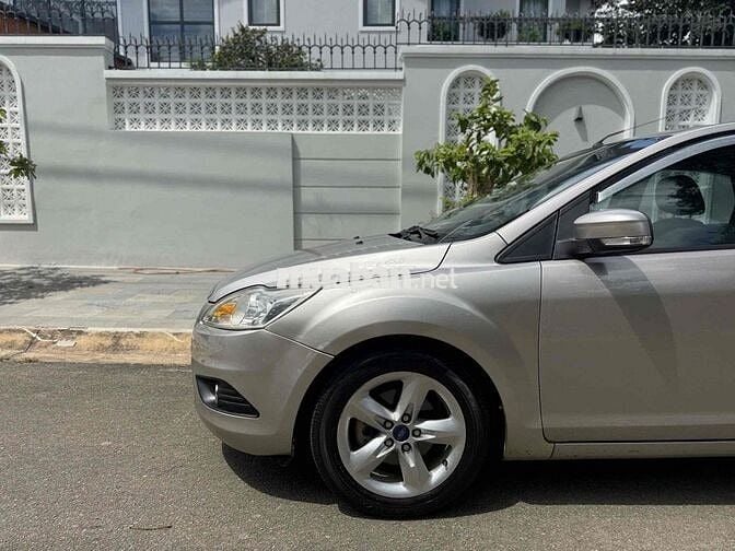 Ford Focus 2013 Tự động 74000 km Vàng cát