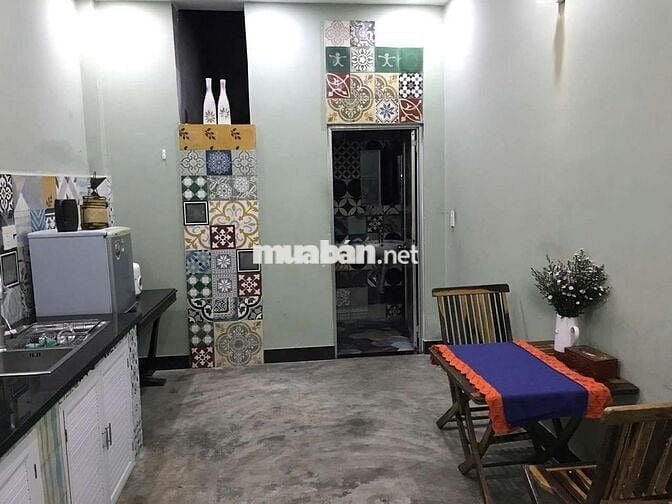 Cho thuê nhà nguyên căn 2PN, 2WC, Trệt lầu, hẻm Đ. Trường Sa, P.17