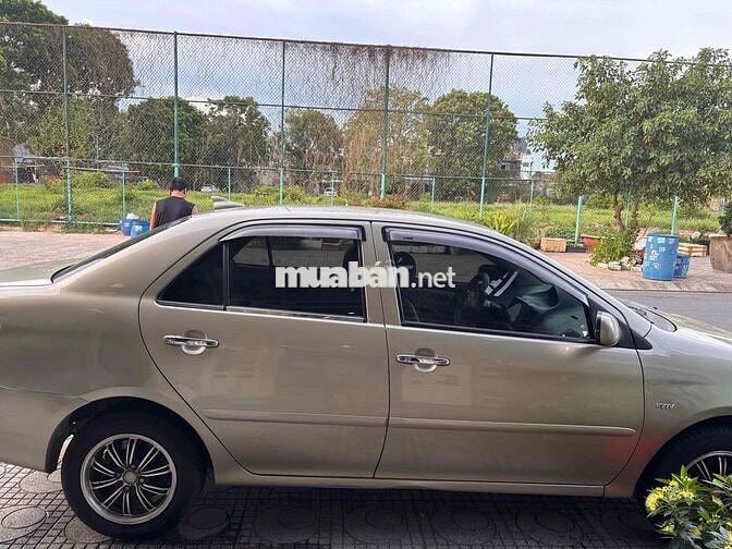 Toyota Vios 2004 Vàng cát