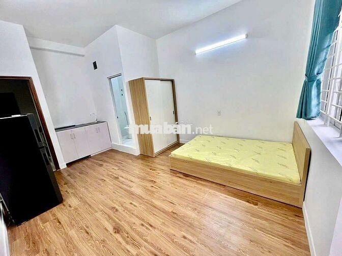 phòng trọ có ban công ở Phạm Văn Đồng 