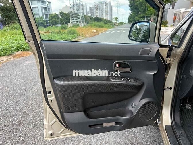 Kia Carens 2.0 full AT Vàng cát Tự động