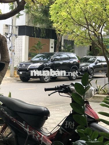 Toyota Fortuner 2.4 AT Máy dầu 2019 Đen