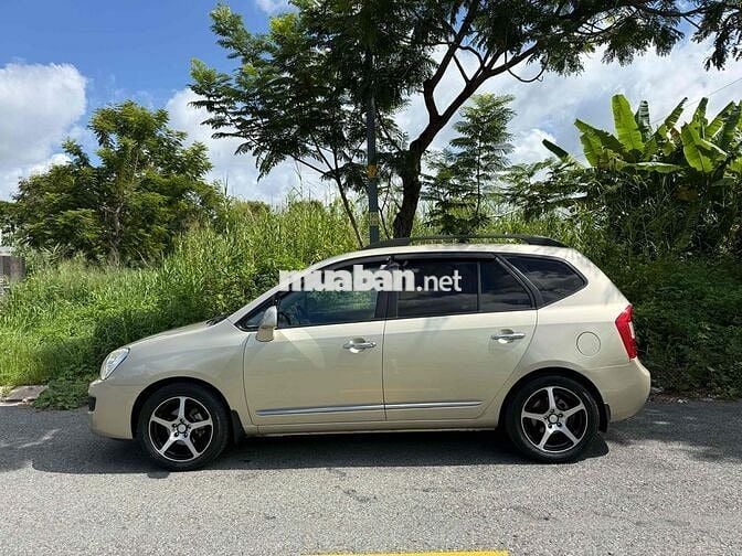 Kia Carens 2.0 full AT Vàng cát Tự động