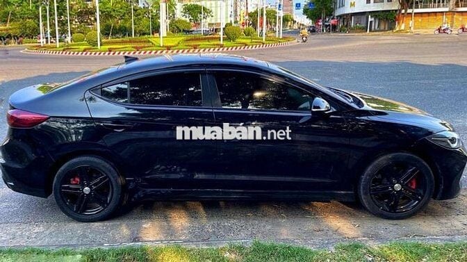 Hyundai Elantra Sport 2018 90000 km Đen