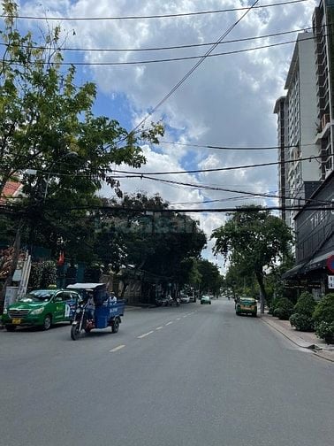 TÒA NHÀ CHDV THẢO ĐIỀN – THU NHẬP 10.000 USD/THÁNG