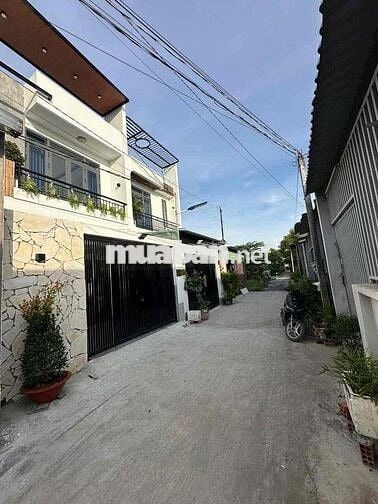 Gia đình tôi cần tiền cần bán căn nhà ngã xã mỹ hạnh nam