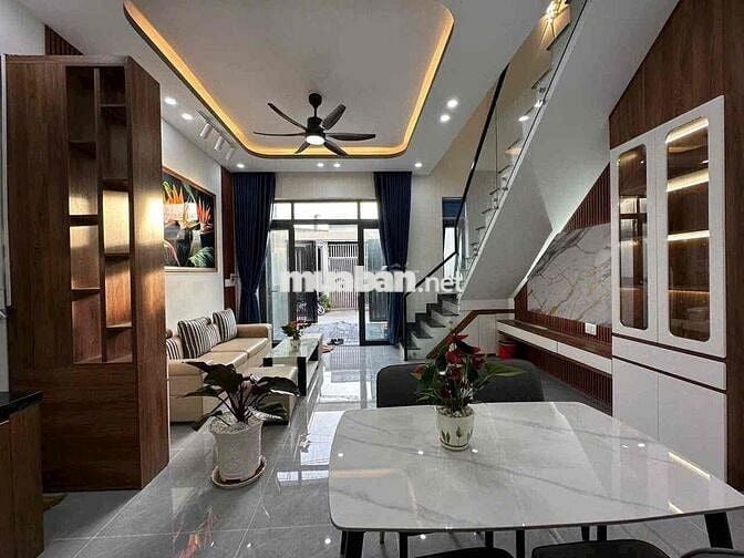 Gia đình tôi cần tiền cần bán căn nhà ngã xã mỹ hạnh nam